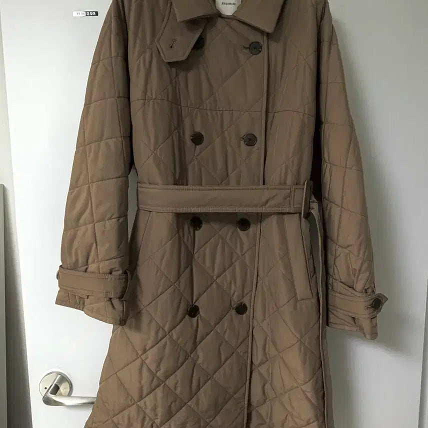 [BUNJANG] Shesmiss Quilted Long Padding (Milk Brown) / [쉬즈미스] 퀄팅 허리 롱패딩 (밀크브라운)