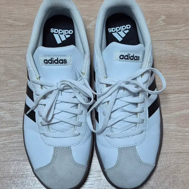 [SOLD OUT] 아디다스 VL 코트 베이스 흰검 운동화 260