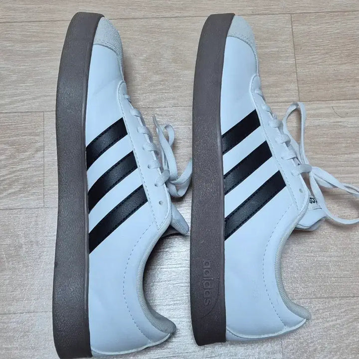 [SOLD OUT] 아디다스 VL 코트 베이스 흰검 운동화 260