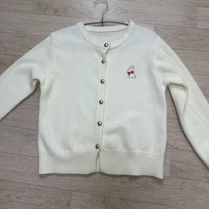 [SOLD OUT] 아이보리 토끼 자수 니트 가디건