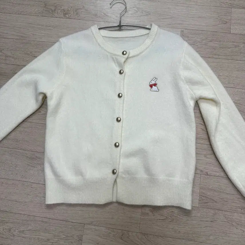 [SOLD OUT] 아이보리 토끼 자수 니트 가디건