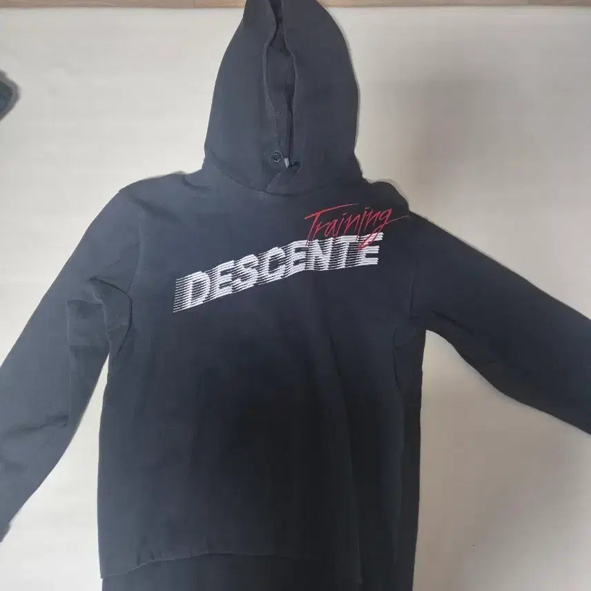 [BUNJANG] Descente Training Hoodie Black / 데상트 트레이닝 후드티 블랙
