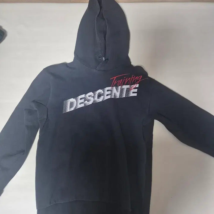 [BUNJANG] Descente Training Hoodie Black / 데상트 트레이닝 후드티 블랙
