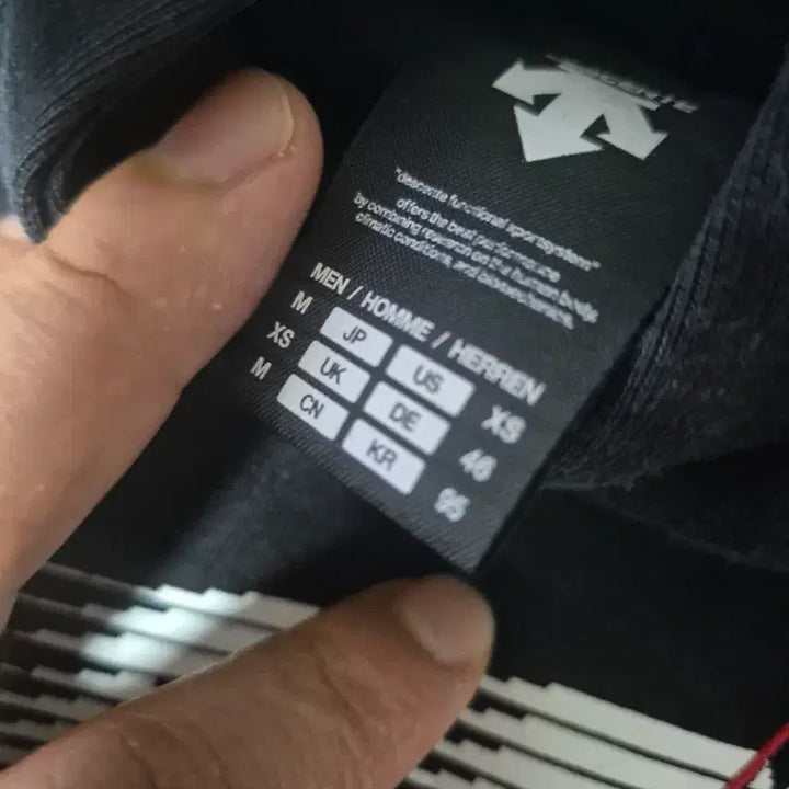 [BUNJANG] Descente Training Hoodie Black / 데상트 트레이닝 후드티 블랙