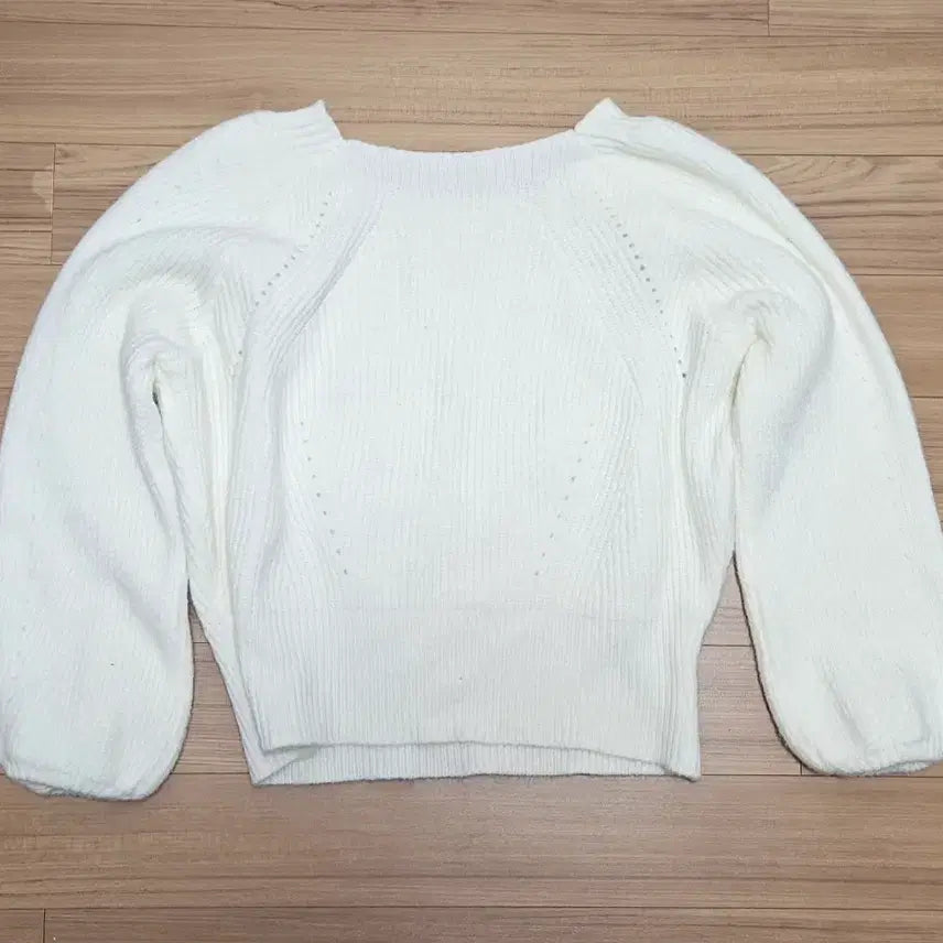 [BUNJANG] Ivory Puff Sleeve Knit Top / 아이보리 퍼프 니트 긴팔티