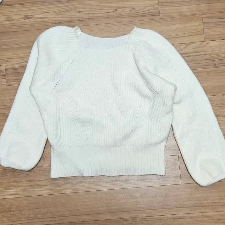 [BUNJANG] Ivory Puff Sleeve Knit Top / 아이보리 퍼프 니트 긴팔티