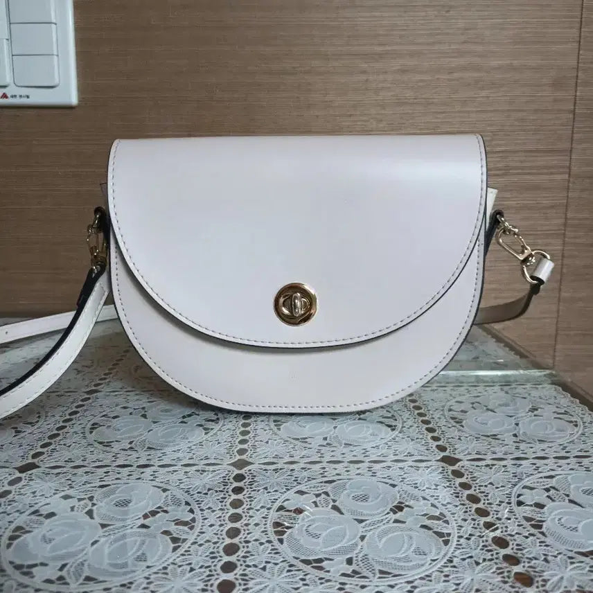 [BUNJANG] Mur Pink Beige Crossbody Bag / Mur 무르 핑크베이지 크로스백