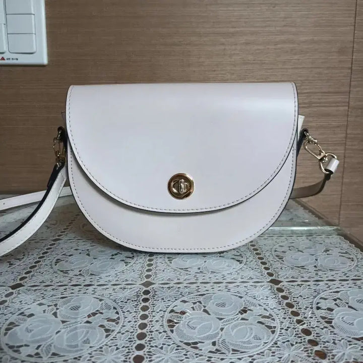[BUNJANG] Mur Pink Beige Crossbody Bag / Mur 무르 핑크베이지 크로스백