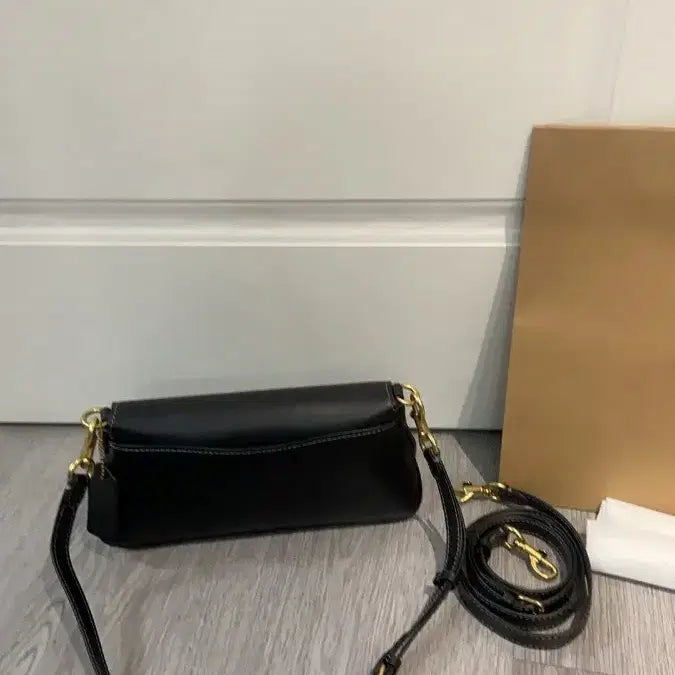 [BUNJANG] Coach Black Leather Shoulder Bag / 코치 블랙 레더 숄더백 / 크로스백