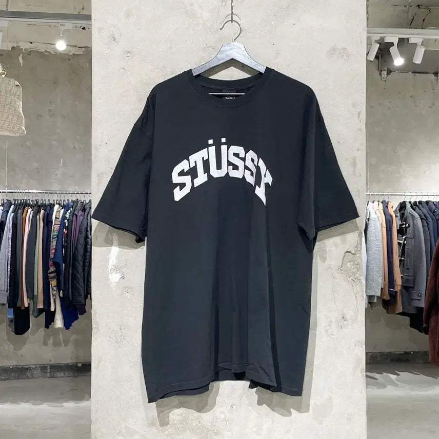 [SOLD OUT] 스투시 블랙 아치 로고 피그먼트 다이드 하프티