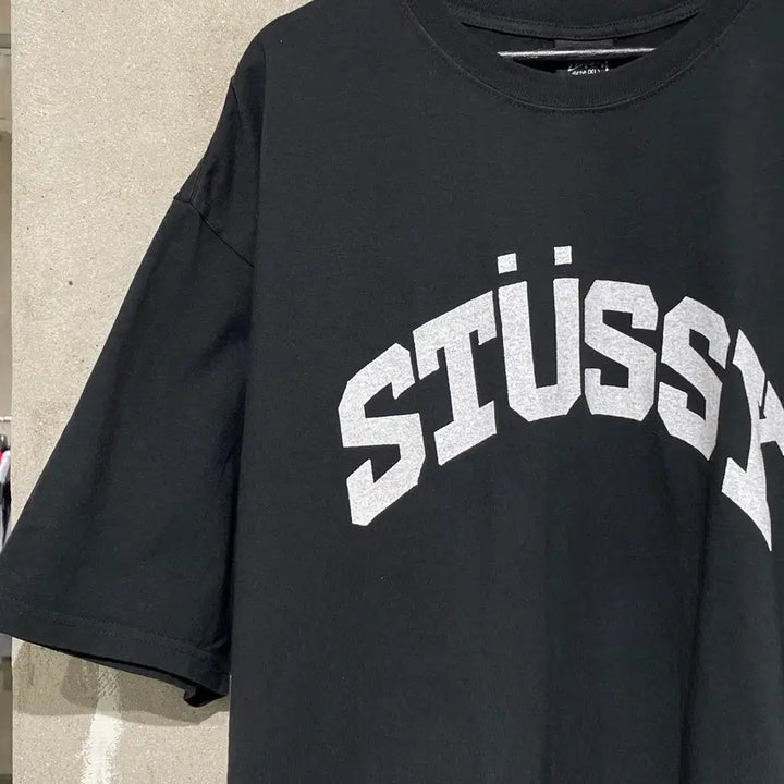 [SOLD OUT] 스투시 블랙 아치 로고 피그먼트 다이드 하프티