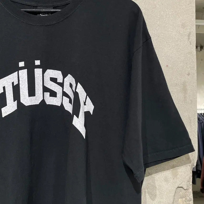 [SOLD OUT] 스투시 블랙 아치 로고 피그먼트 다이드 하프티