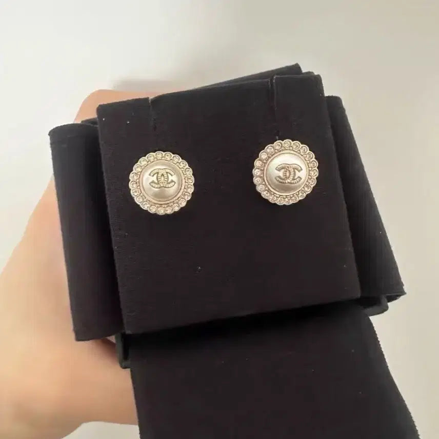 [BUNJANG] Chanel Vintage Pearl Earrings / 샤넬 빈티지 버튼 진주 귀걸이