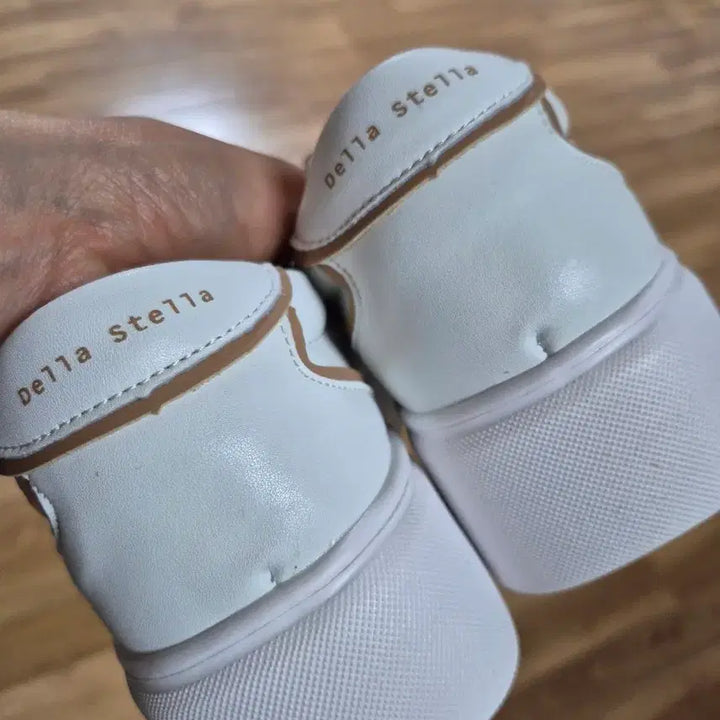 [BUNJANG] Della Stella White Sneakers with Ribbon Laces / 델라 스텔라 흰색 운동화 리본끈