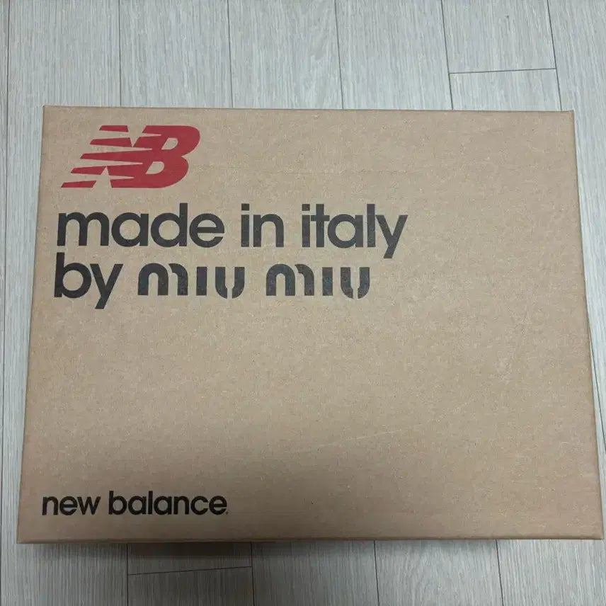 [SOLD OUT] 미우미우 뉴발란스 (39) 새상품