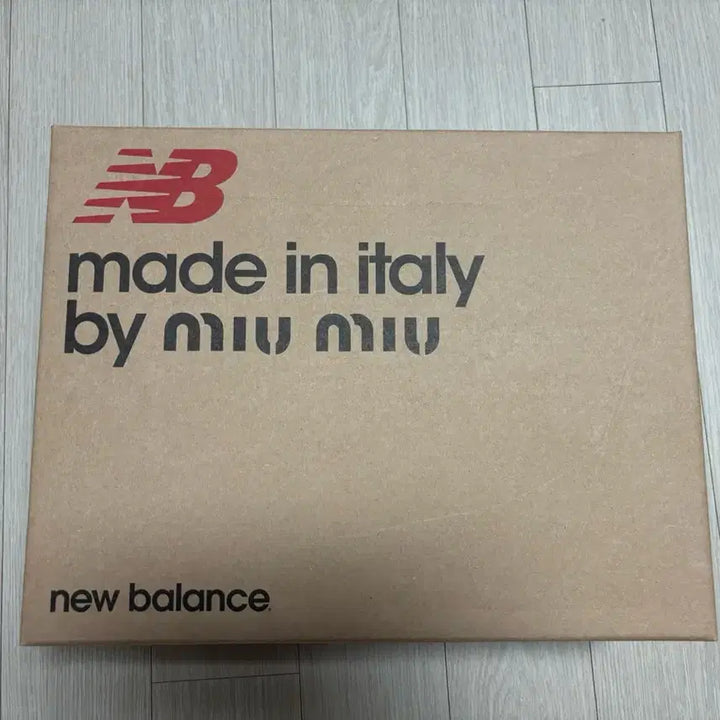 [SOLD OUT] 미우미우 뉴발란스 (39) 새상품