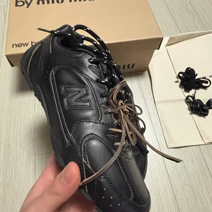 [SOLD OUT] 미우미우 뉴발란스 (39) 새상품