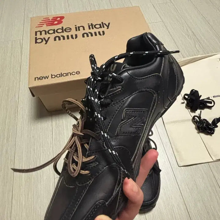 [SOLD OUT] 미우미우 뉴발란스 (39) 새상품