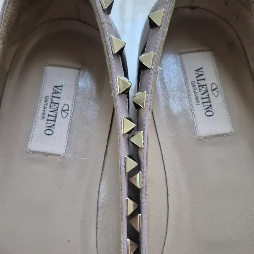 [SOLD OUT] 발렌티노 락스터드 플랫 38.5