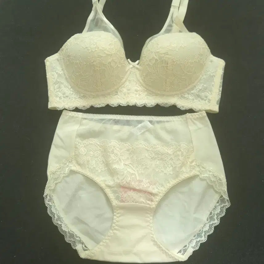 [BUNJANG] Gabrielle Peko Lace Bra Panty Set / (80B)가브리엘페코 레이스 브라팬티세트  4세트 29,000원