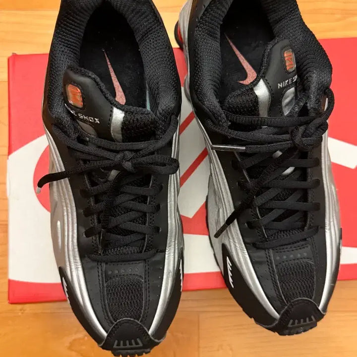 [BUNJANG] Nike Shox R4 Sneakers / 나이키 샥스 R4