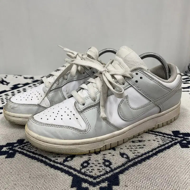 [BUNJANG] Nike Dunk Low Light Bone Sneakers 240 / 나이키 덩크 로우 라이트 본 스니커즈 240 X00135