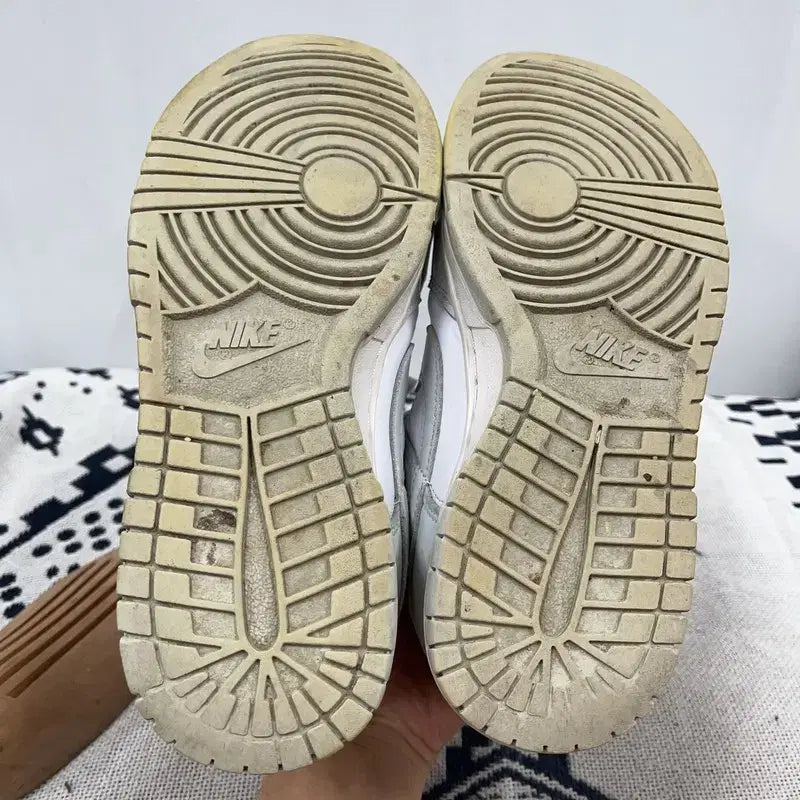 [BUNJANG] Nike Dunk Low Light Bone Sneakers 240 / 나이키 덩크 로우 라이트 본 스니커즈 240 X00135
