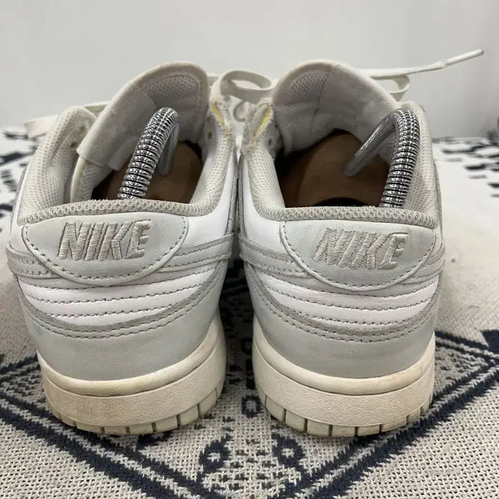 [BUNJANG] Nike Dunk Low Light Bone Sneakers 240 / 나이키 덩크 로우 라이트 본 스니커즈 240 X00135