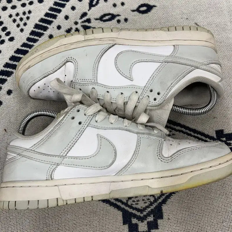 [BUNJANG] Nike Dunk Low Light Bone Sneakers 240 / 나이키 덩크 로우 라이트 본 스니커즈 240 X00135