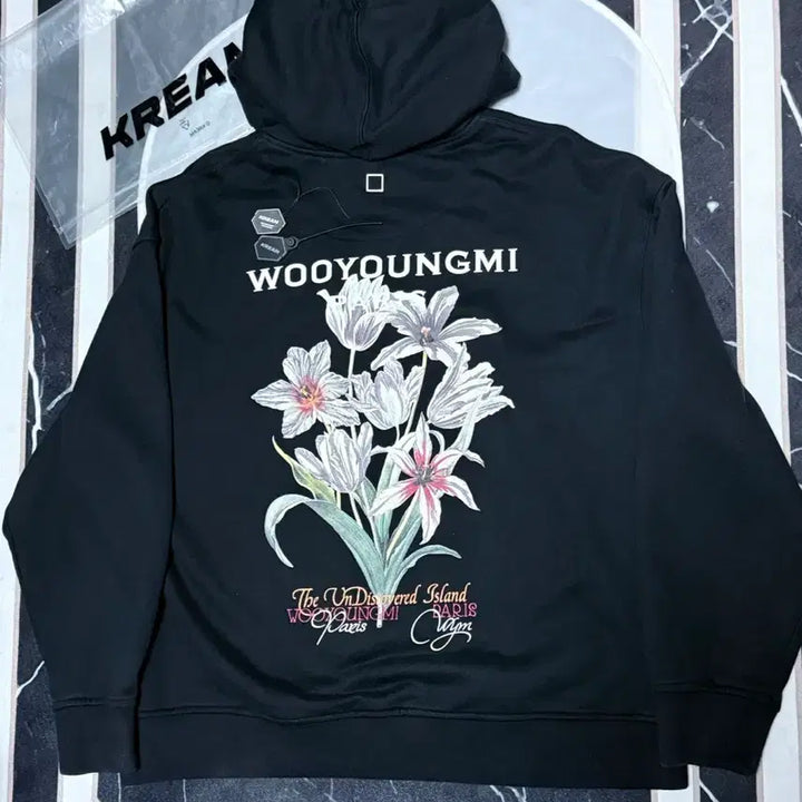 [SOLD OUT] [24SS/50/S급]우영미 플라워 백로고 후드티