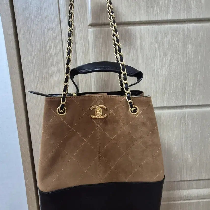 [SOLD OUT] 스웨이드 체인 숄더백