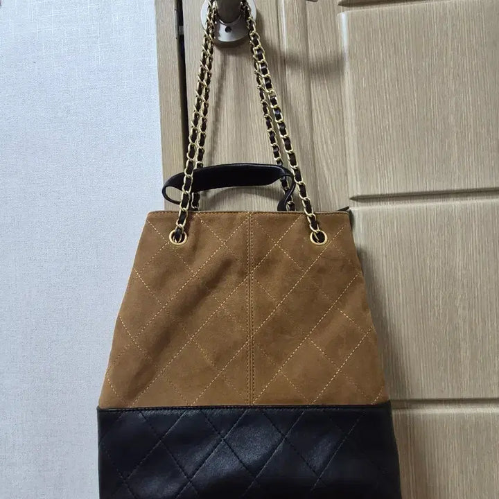 [SOLD OUT] 스웨이드 체인 숄더백