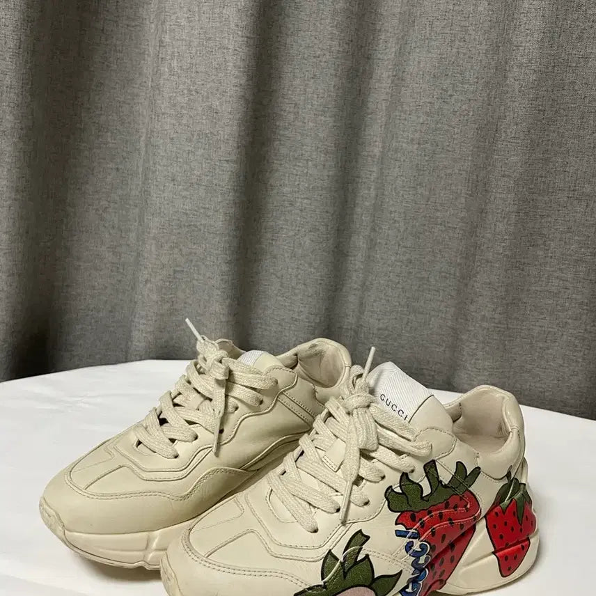 [BUNJANG] Gucci Strawberry Rhyton Sneakers (Ivory, 215cm) / 원가 124만 구찌 풀구성 스니커즈 싸게팝니다!