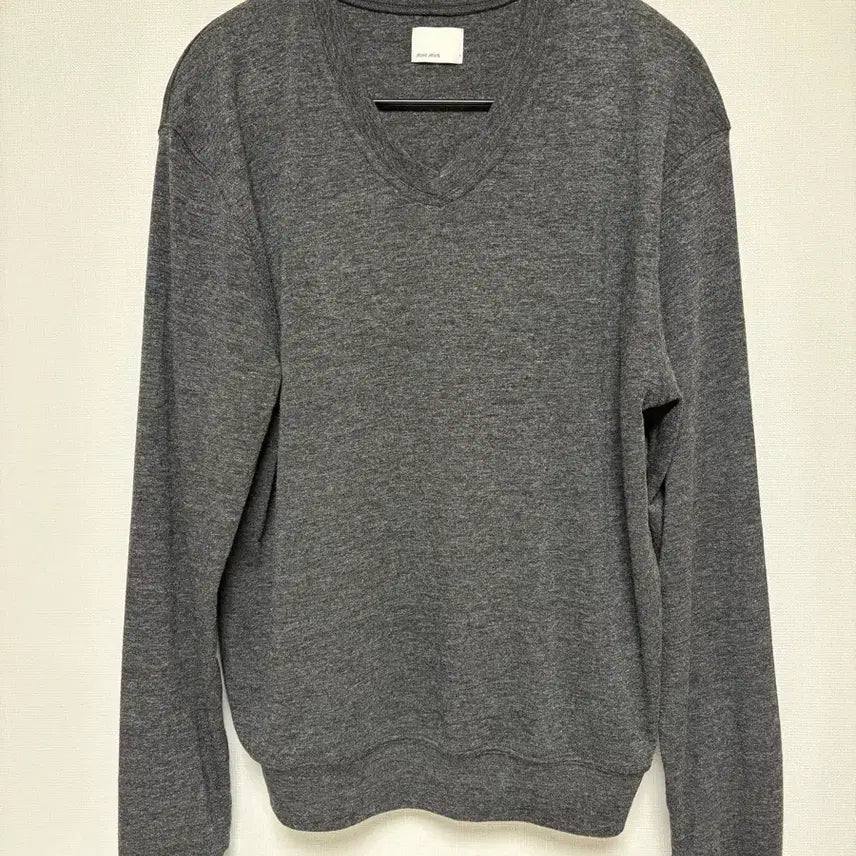 [SOLD OUT] [2] 모노프리베 브이넥 슬리브 차콜