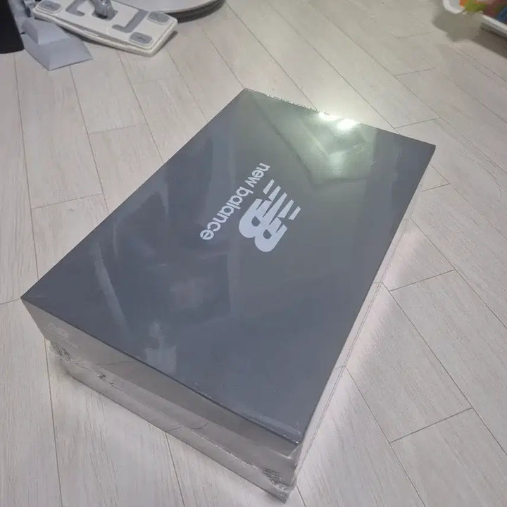 [BUNJANG] New Balance 1906A Silver Metallic Sneakers / 뉴발란스 1906A 270사이즈 실버 메탈릭 팝니다