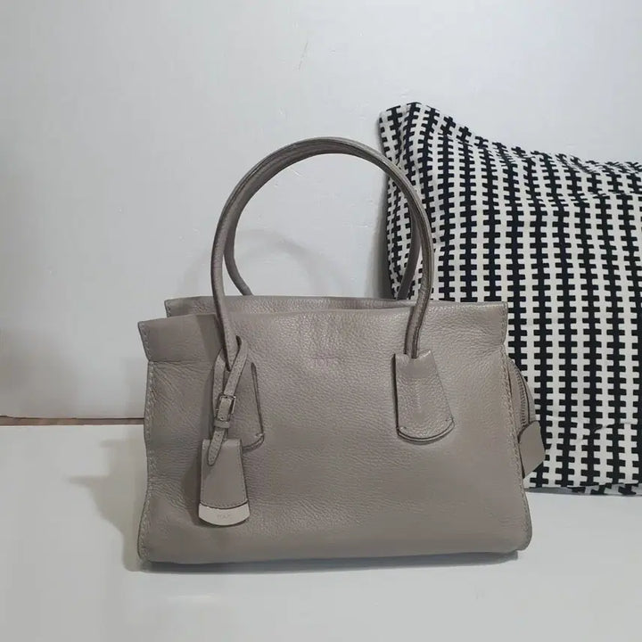 [SOLD OUT] 정품이고 ㅡ토즈ㅡ토트백