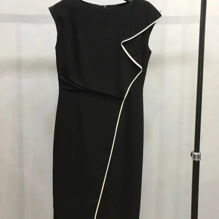 [SOLD OUT] 미샤블랙 배색 라인 원피스