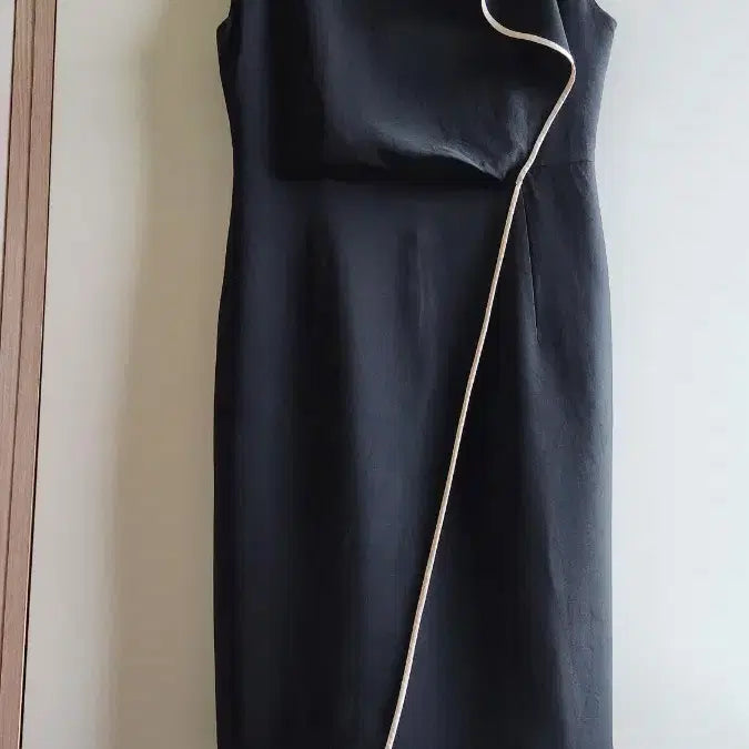 [SOLD OUT] 미샤블랙 배색 라인 원피스