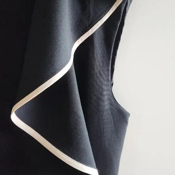 [SOLD OUT] 미샤블랙 배색 라인 원피스
