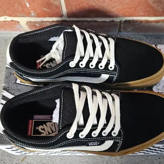[SOLD OUT] Vans Chukka Low Black/Gum