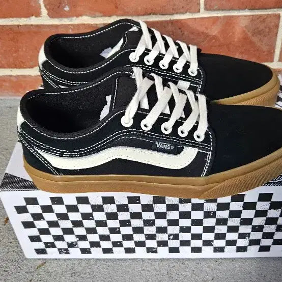 [SOLD OUT] Vans Chukka Low Black/Gum