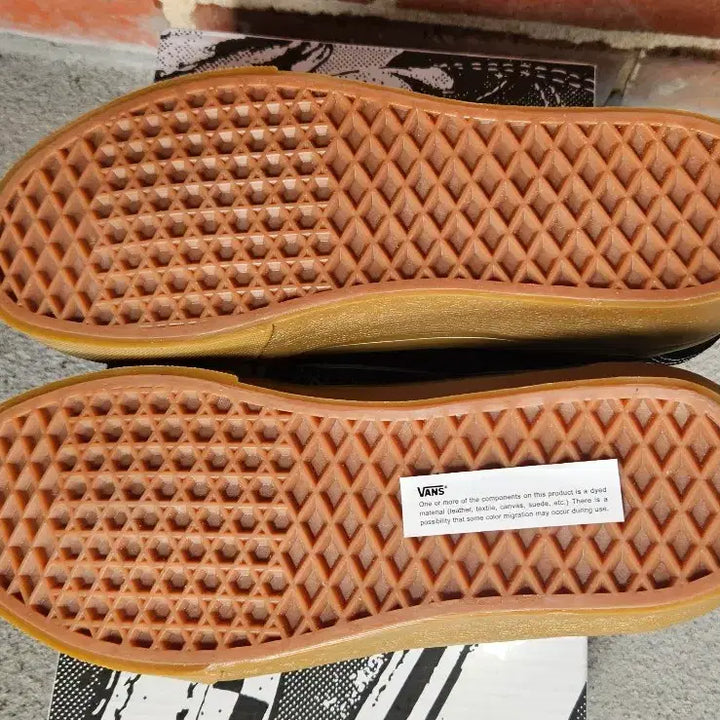 [SOLD OUT] Vans Chukka Low Black/Gum