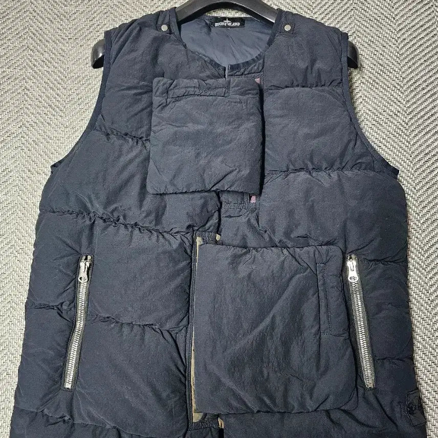 [BUNJANG] Stone Island Shadow Project Naslan Scarabeo Padded Vest / 스톤아일랜드 쉐도우프로젝트 나슬란 스카라베오 패딩 조끼