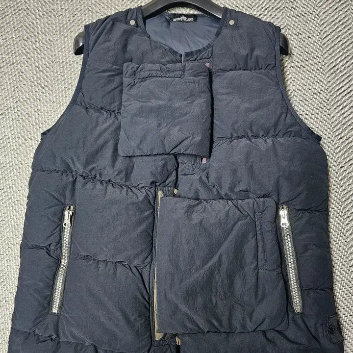 [BUNJANG] Stone Island Shadow Project Naslan Scarabeo Padded Vest / 스톤아일랜드 쉐도우프로젝트 나슬란 스카라베오 패딩 조끼