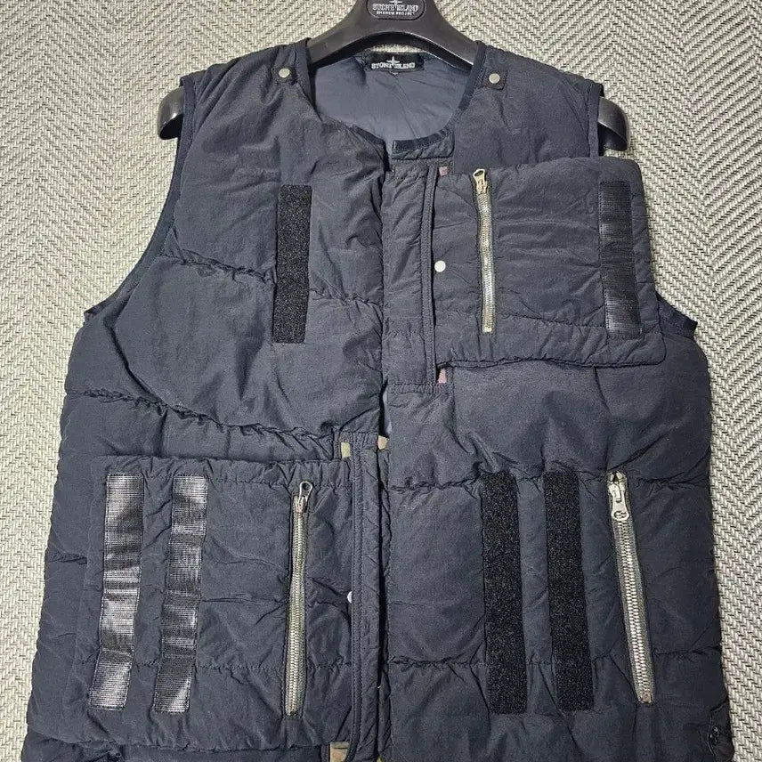 [BUNJANG] Stone Island Shadow Project Naslan Scarabeo Padded Vest / 스톤아일랜드 쉐도우프로젝트 나슬란 스카라베오 패딩 조끼