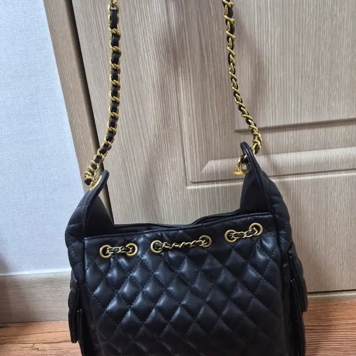 [SOLD OUT] 블랙 퀼팅 체인 숄더백