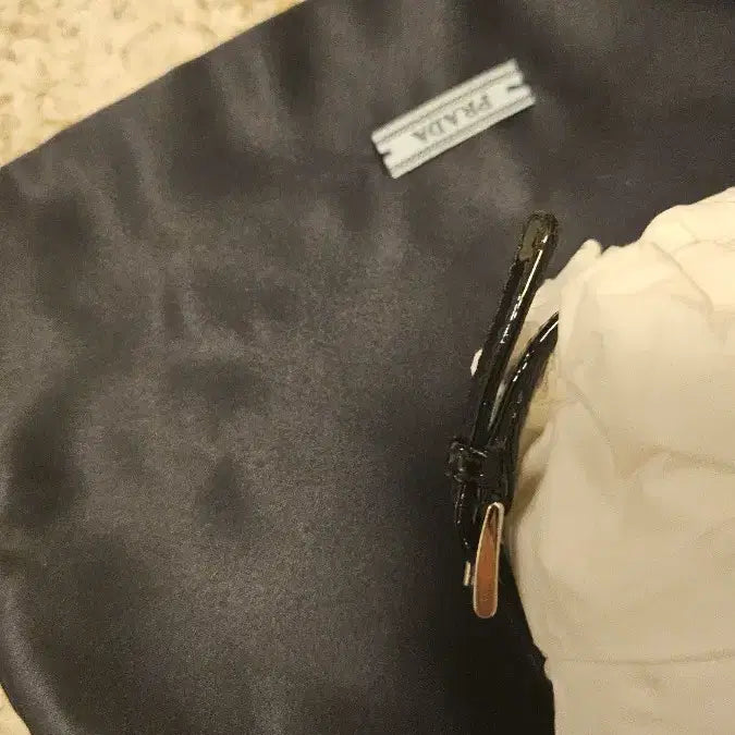 [BUNJANG] Prada Triangle Logo Women&
