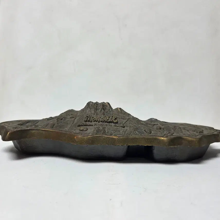 [BUNJANG] 1980s Jeju Island Brass Ashtray Storage Box / 80년도 제주도 황동 주물함 재떨이 보관함 새제품 제주모형