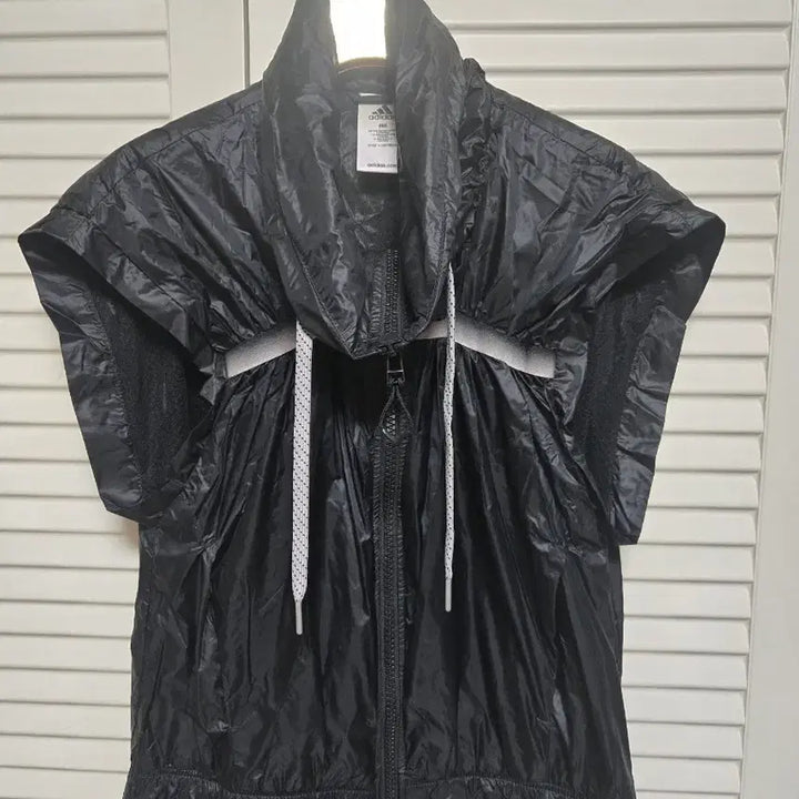 [BUNJANG] Adidas Black Short Sleeve Windbreaker Vest / 아디다스 블랙 반팔 바람막이 조끼
