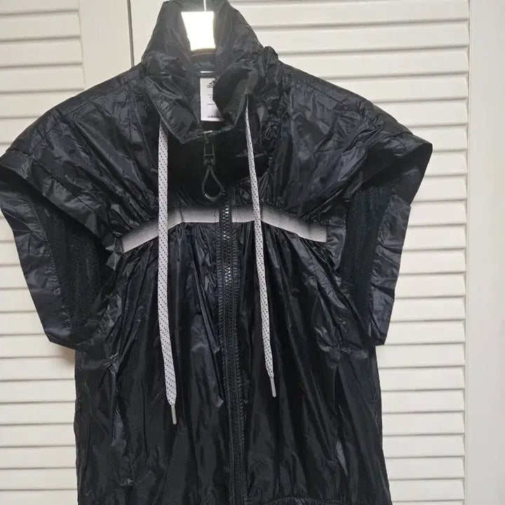 [BUNJANG] Adidas Black Short Sleeve Windbreaker Vest / 아디다스 블랙 반팔 바람막이 조끼